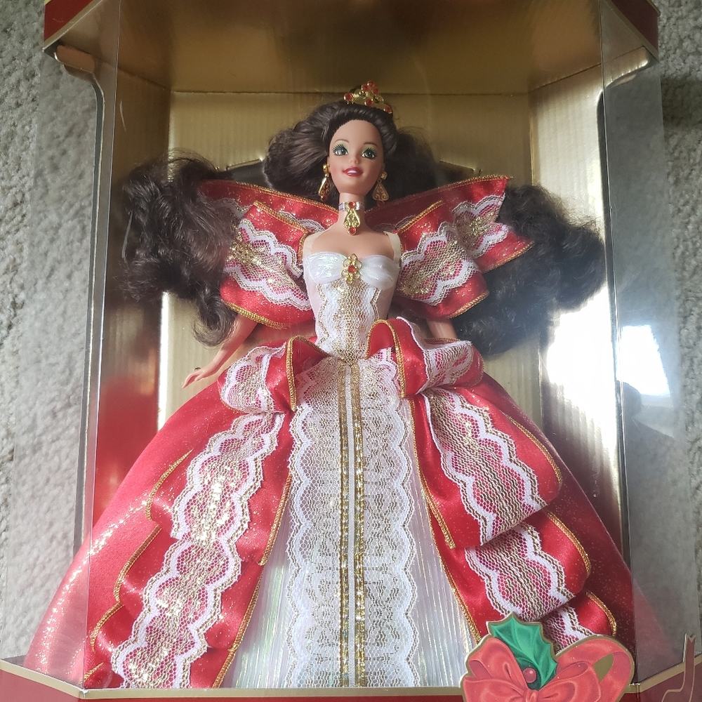 Vintage 1997 Happy Holidays Barbie *RARE green eyes*